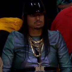 Watch: Lakers announcers troll futuristic fan