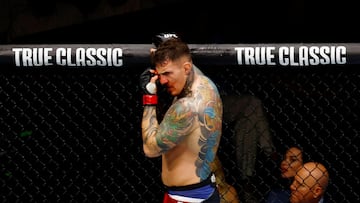 Tom Aspinall tras el piquete en los ojos de Ciryl Gane.