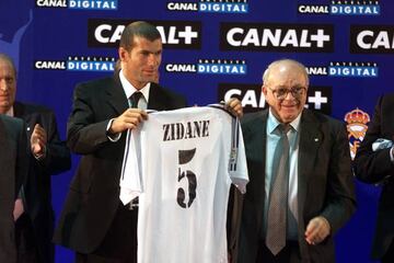 Zinedine Zidane con Alfredo Di Stéfano en su presentación.