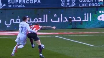 El polémico penalti de Lucas Vázquez a Íñigo Martínez