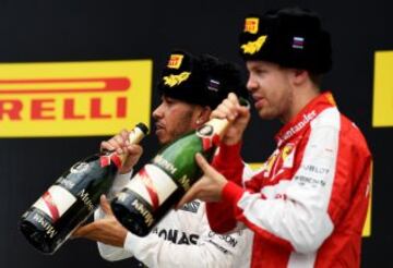 Lewis Hamilton y Sebastian Vettel, en el podio del GP de Rusia