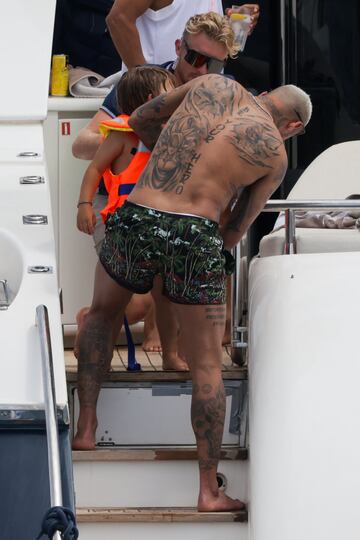 Las fotos de Neymar en Ibiza que suscitan comentarios