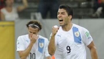 Luis Suárez celebra el primer gol de Uruguay en la Copa Confederaciones ante España.