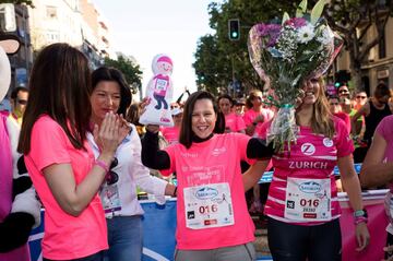 La boxeadora Joana Pastrana, campeona del mundo del peso mínimo, recibió un homenaje antes de la salida de la decimosexta edición de la Carrera de la Mujer 