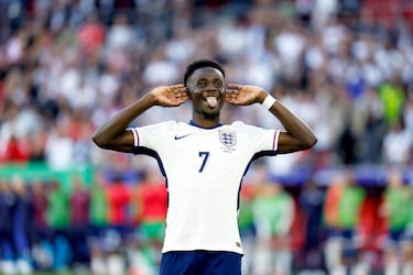Saka celebra el gol durante el partido de cuartos de final de la EURO 2024 frente a la selección de Suiza.