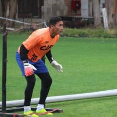 Joven arquero Zacarías López protagoniza gran polémica en la B