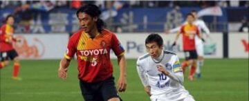 En la Liga de Japón, el partido entre Nagoya Grampus y Tokyo Verdy el defensor cometió una falta cuando iban 5 segundos de juego. Ese fue su tiempo en cancha, ya que fue expulsado.