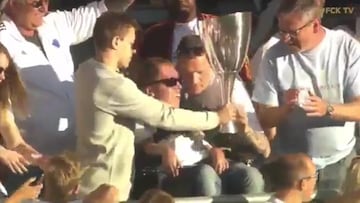 Piel de gallina: detallazo del Copenhague con este fan discapacitado