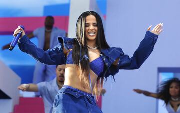 La cantante mexico-estadounidense, Becky G, durante el primer día del Festival de Música y Artes de Coachella Valley. 