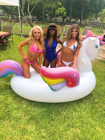 Porristas de Texans organizan barbacoa anual en bikini