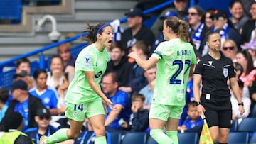 Soccer Football - Women's Champions League - Semi Final - Second Leg - Chelsea v FC Barcelona - Stamford Bridge, London, Britain - April 27, 2025 FC Barcelona's Aitana Bonmati celebrates with Ona Batlle after scoring their first goal Action Images via Reuters/Andrew Boyers