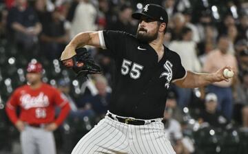 Sep 29, 2021; Chicago, Illinois, USA; Chicago White Sox starting pitcher Carlos Rodon (55) throws a pitch during the first inning against the Cincinnati Reds at Guaranteed Rate Field. Mandatory Credit: Matt Marton-USA TODAY Sports