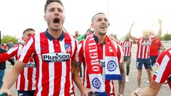 Sa&uacute;l, junto a Hermoso, en la celebraci&oacute;n del triunfo ante el Valladolid.