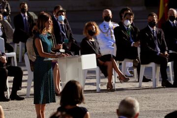 La jefa del servicio de Urgencias del Hospital Vall d'Hebron, Aroa López  durante su intervención en el homenaje de Estado a las víctimas de la pandemia de coronavirus y a los colectivos que le han hecho frente en primera línea en el Patio de la Armería en Madrid.