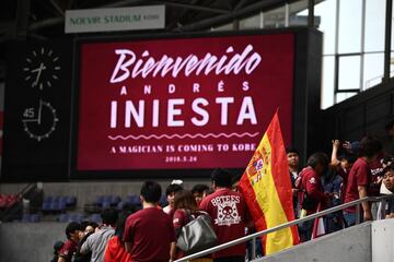 La afición del Vissel Kobe arropó a Iniesta en su presentación