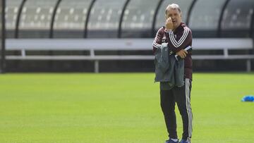 El estratega argentino de la selección mexicana dio a conocer la convocatoria para enfrentar a Panamá y a Bermudas.