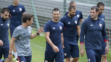 Aduriz, con Herrerin y Balenziaga