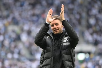 El traspaso del entrenador estadounidense, actual técnico del Brighton & Hove Albion, del FC St. Pauli al Brighton en 2024 supuso un coste de 7,5 millones de euros.
