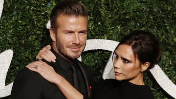 La pareja ‘galáctica’ es de las más conocidas en el mundo del espectáculo y deportivo. En 1999 contrajeron matrimonio y son padres de cuatro hijos: Brooklyn Joseph, Romeo James, Cruz David y Harper Seven. Su exitoso matrimonio también ha repercutido en lo económico; entre ambos suman una fortuna de más de 160 millones de dólares.