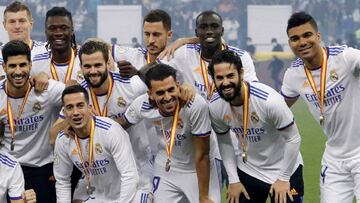 Hazard, junto a varios de sus compañeros tras la conquista de la Supercopa en Arabia.