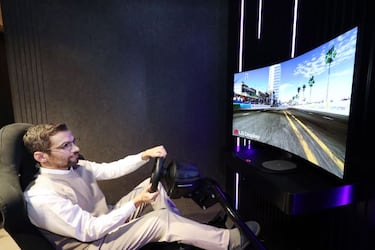 Nueva TV flexible de LG que puedes curvar y doblar a tu gusto