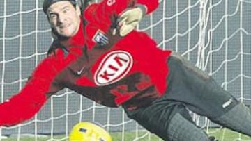 <b>EN FORMA. </b>Leo Franco ha superado los problemas musculares y regresa a la portería rojiblanca ante su ex equipo, el Mallorca.