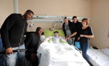 Los jugadores del cuadro francés comparten con un niño llamado Bastien.