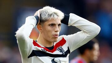 Soccer Football - Premier League - Crystal Palace v Manchester United - Selhurst Park, London, Britain - September 21, 2024 Manchester United's Alejandro Garnacho reacts after missing a chance to score Action Images via Reuters/Peter Cziborra EDITORIAL USE ONLY. NO USE WITH UNAUTHORIZED AUDIO, VIDEO, DATA, FIXTURE LISTS, CLUB/LEAGUE LOGOS OR 'LIVE' SERVICES. ONLINE IN-MATCH USE LIMITED TO 120 IMAGES, NO VIDEO EMULATION. NO USE IN BETTING, GAMES OR SINGLE CLUB/LEAGUE/PLAYER PUBLICATIONS. PLEASE CONTACT YOUR ACCOUNT REPRESENTATIVE FOR FURTHER DETAILS..