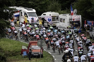 El pelotón durante la etapa de la 104ª edición del Tour.