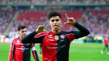 Jeremy Márquez festeja un gol con el Atlas.
