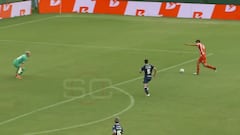 Arias agiganta su leyenda en Racing por atajadas como esta: ¡notable mano a mano!