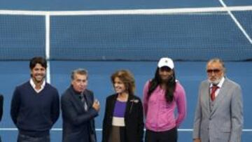<b>ESTRENO. </b>Montalvo (Mutua), Verdasco, Santana, Botella, Venus y Tiriac. Abajo, Djokovic.