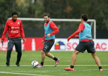 José Rojas, Johnny Herrera, Marco Medel, Juan Cornejo, Jean Beausejour y Paulo Garcés son los jugadores que iniciaron la preparación a la Copa América.