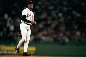 El abridor de Santo Domingo llegó a las Grandes Ligas en 1992 con Los Angeles Dodgers. Logró 3,154 ponches con una derecha temible. Además de los de California, Martínez estuvo von los Montreal Expos, Boston Red Sox, New York Mets y Philadelphia Phillies. Récord de 219-100 para el miembro del Salón de la Fama.