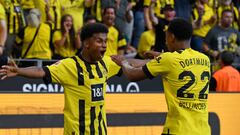 DORTMUND, GERMANY - AUGUST 06: Karim Adeyemi of Borussia Dortmund and Jude Bellingham of Borussia Dortmund celebrates after scoring his teams first goal with teammates during the Bundesliga match between Borussia Dortmund and Bayer 04 Leverkusen at Signal Iduna Park on August 6, 2022 in Dortmund, Germany. (Photo by Ralf Treese/DeFodi Images via Getty Images)