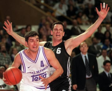 Pesic convenció a Bodiroga, que tenía importantes ofertas, para que fichara por el Barça, donde jugó tres temporadas (2002-2005) y ganó el triplete de 2003 (Euroliga, Liga y Copa). Con el Madrid, donde disputó dos campañas (1996-97), conquistó la Recopa de Europa de Zaragoza (1997).