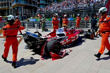 Así ha quedado el Ferrari SF-25 del piloto británico, Lewis Hamilton, tras el accidente sufrido en los entrenamientos libres del Gran Premio de Mónaco de Fórmula 1.