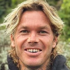 Segundo aviso casi mortal a Tom Lowe en Teahupo’o: “No recuerdo nada”