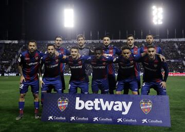 El once inicial del Levante. 