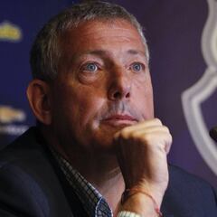 Carlos Heller promete que cumplirá con un estadio para la U