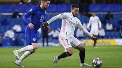 Eden Hazard presionado por Jorginho en una jugada del Chelsea-Real Madrid de vuelta de semifinales de la Champions League.