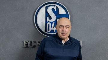 Christian Gross durante su presentación como entrenador del Schalke 04