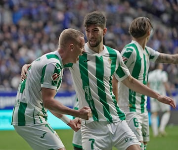 El jugador del Crdoba est demostrando que sabe moverse en el rea, a pesar de ser centrocampista. Cada jornada crece un poco ms.