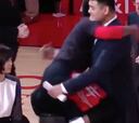 La emoción de James Harden en el homenaje a Yao Ming