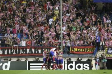 El equipo celebra el 1-0 de Miranda.