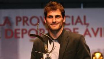 Casillas: "La expulsión de Van Persie fue excesiva"