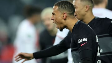 Kehrer suple con creces a Achraf