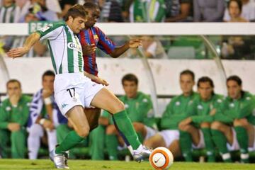 Joaquín y Eto'o durante un partido entre Betis y Barcelona en 2005.
