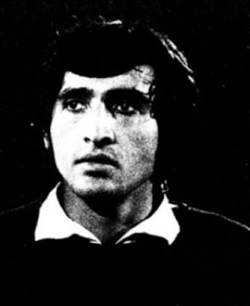 Defendió a Colo Colo entre 1968 y 1970, ganando un título. Araya jugó 73 partidos y recibió 78 tantos, un prmedio de 1.07.