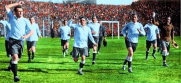 El 30 de julio de 1930 fue la final del Mundial de Uruguay entre los anfitriones y Argentina. Vuelta de honor de los uruguayos.